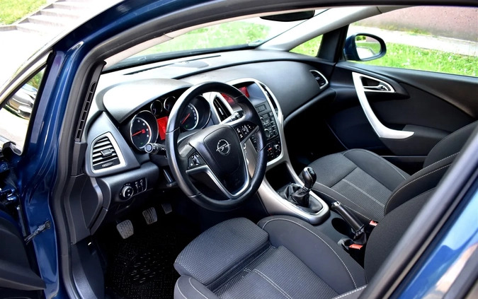 Opel Astra cena 26900 przebieg: 207121, rok produkcji 2012 z Elbląg małe 781